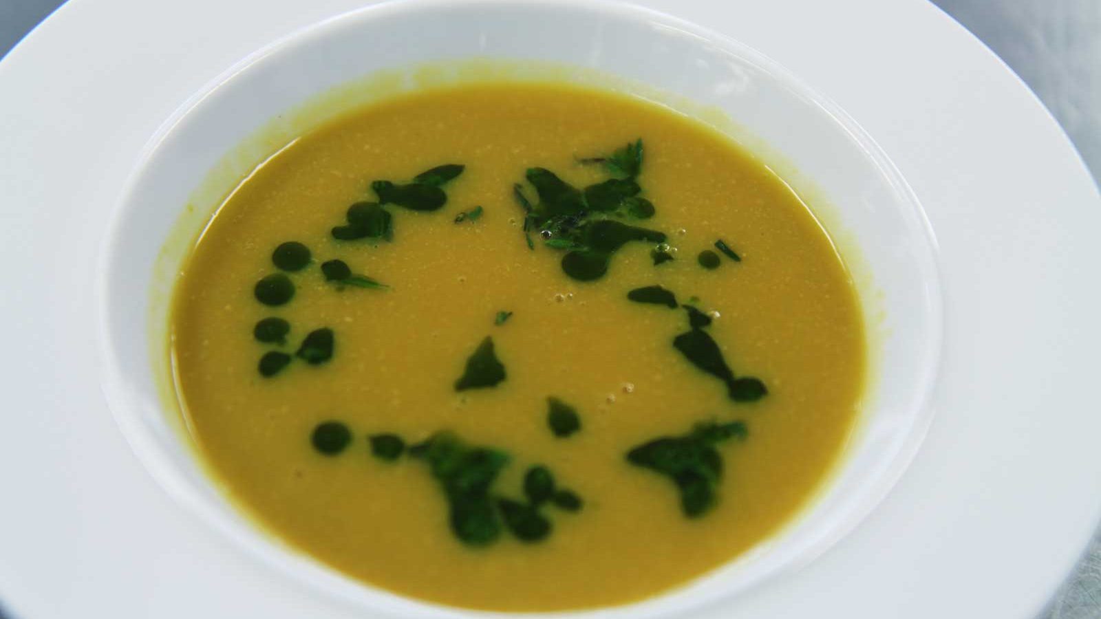 Cizrnový krém se špenátovým pistem