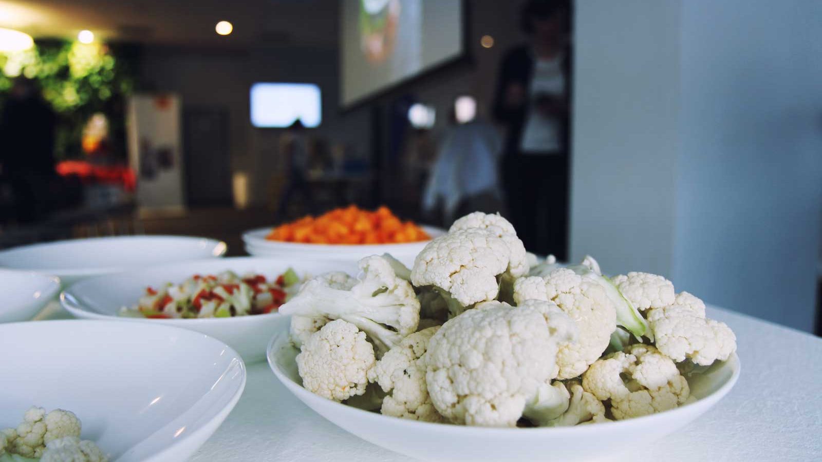 Květáková polévka s lososovým kapáním