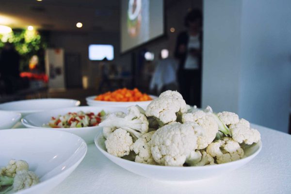 Květáková polévka s lososovým kapáním