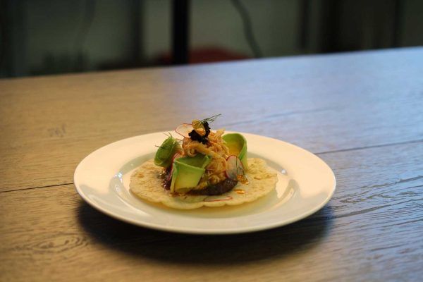 TACOS S KUŘECÍ TINGOU, FAZOLEMI A GUACAMOLE