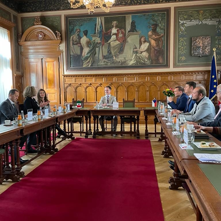 návštěva mexické velvyslankyně v Pardubicích